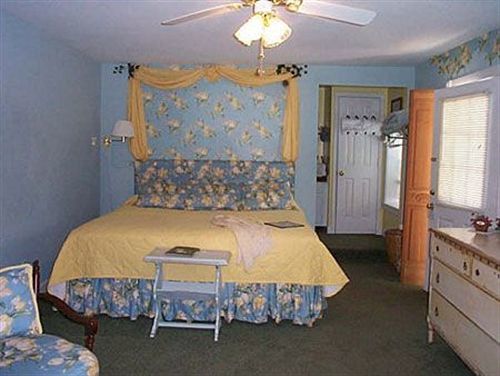 Bed & Breakfast Garden Walk