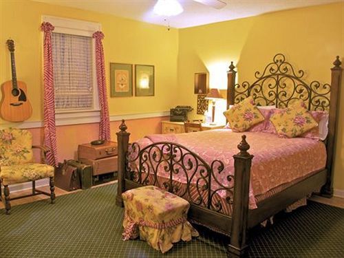 Garden Walk Bed & Breakfast 4*